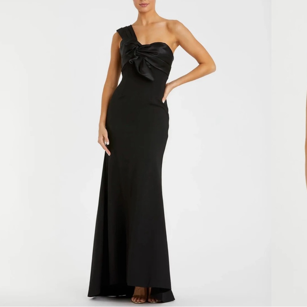 Mac Duggal Elegant Black One-Shoulder Dress